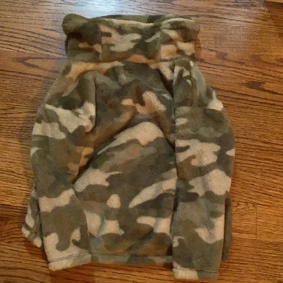 Old Navy Camo Sweatshirt - Picture 3 of 3